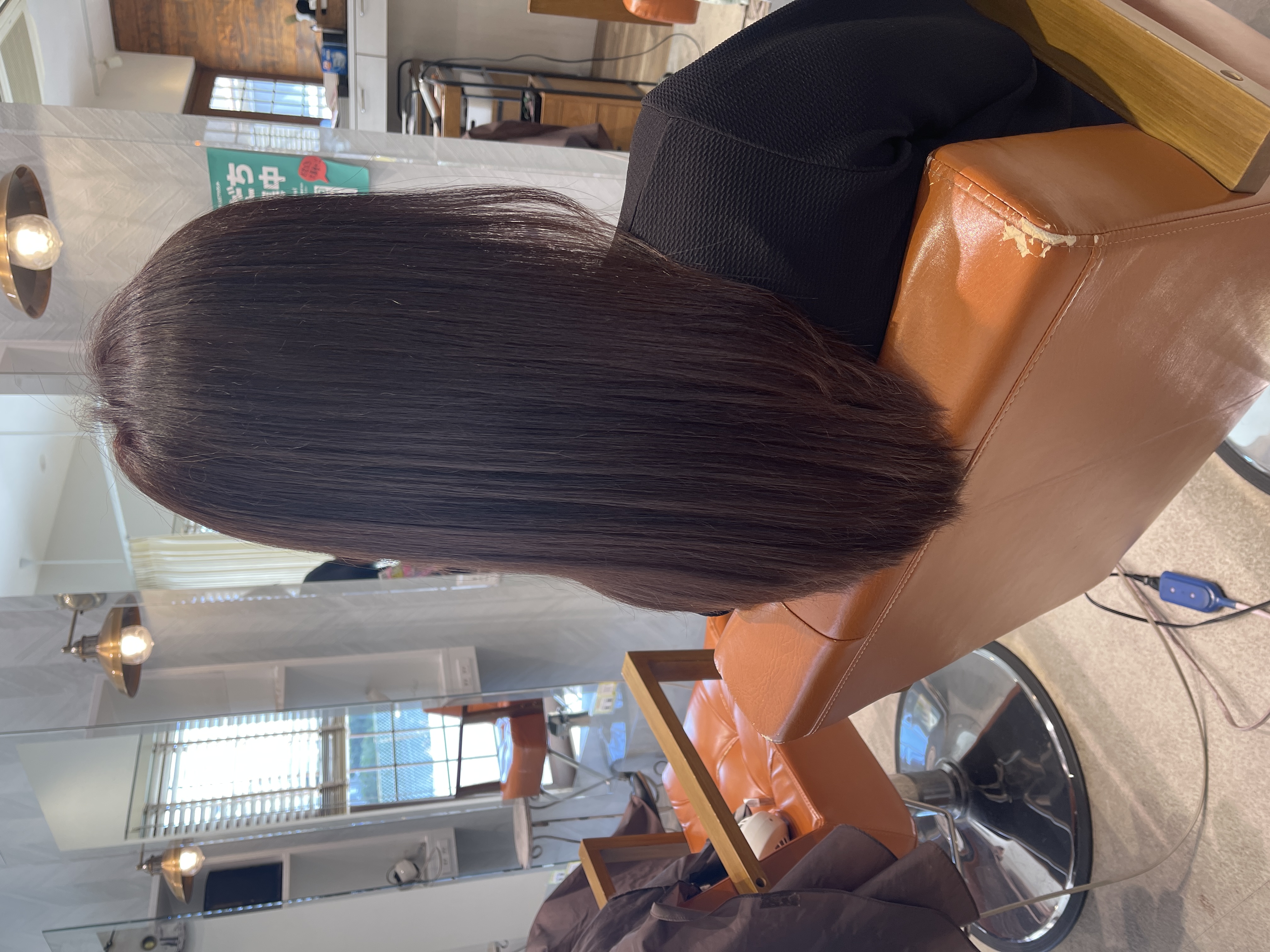 縮毛矯正後のツヤとまとまりが伝わる理想の仕上がり